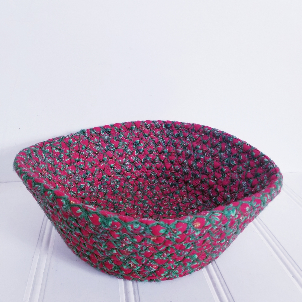 Woven Basket Christmas Holiday Red Green Serving Bowl Table Decor Storage